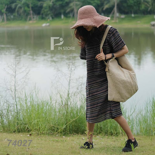 Với thiết kế đơn giản và chất liệu vải bố thân thuộc, túi vải bố vintage nghiễm nhiên trở thành mẫu túi đang rất được lòng các bạn trẻ hiện nay.