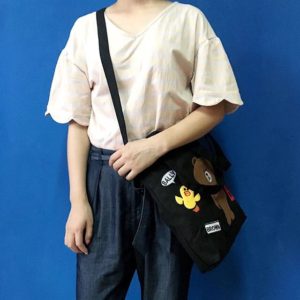 Túi đeo chéo hàn quốc bằng vải bố được rất nhiều khách hàng ưa dùng, hài lòng, là phụ kiện dành riêng cho những ai ưa thích gu thời trang mang tính ứng dụng cao.