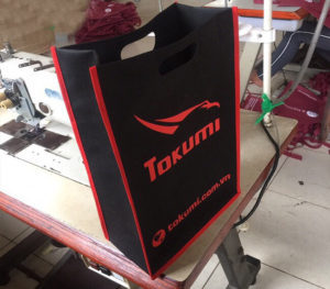 tuivaibohcm.com chuyên sản xuất, thiết kế và in ấn túi vải bố đựng giày cho các shop bán giày uy tín, chất lượng