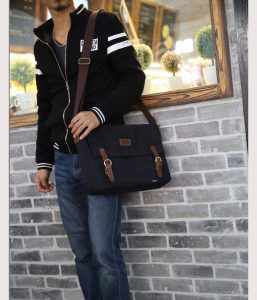 Túi vải bố nam vừa a4 được làm từ chất liệu vải bố bền đẹp, gọn nhẹ đang là xu hướng được các bạn nam yêu thích và ưu ái lựa chọn bởi những tính năng vượt bậc.