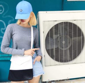 Với phong cách thời trang hiện nay, những chiếc túi vải bố trở thành phụ kiện không thể thiếu trong cuộc sống.