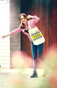 Túi xách dễ thương bằng vải bố được rất nhiều khách hàng ưa dùng, hài lòng, là phụ kiện dành riêng cho những ai ưa thích gu thời trang mang tính ứng dụng cao.