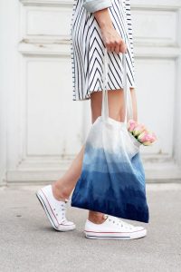 Khi sử dụng túi vải bố cũng là một cách bạn đang góp phần bảo vệ môi trường.