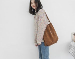 Quai túi vải bố là thành phần không thể thiếu giúp khách hàng có thể dễ dàng mang theo