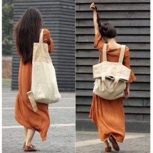 Những chiếc túi da bóng điệu đà đã quá nhàm chán với bạn rồi thì hãy thử sắm thêm cho mình chiếc túi vải thô, vải bố “bụi bặm” để thay đổi phong cách nhé.