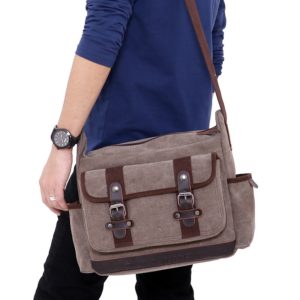 Túi đeo chéo vải bố nam vật dụng được rất nhiều anh chàng yêu thích sử dụng với sự tiện dụng cũng như kiểu dáng gọn gàng mình.