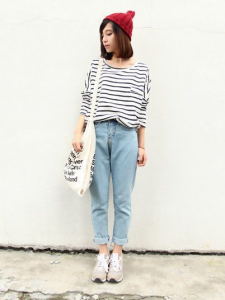 Chiếc túi đeo chéo vải bố sẽ có vai trò giúp bạn để được các vật dụng cần thiết và nổi bật hơn trong đám đông.