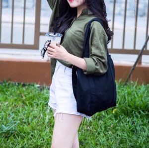 Thị trường thời trang túi hiện nay khá đa dạng về chất liệu, cho phép bạn thoải mái lựa chọn theo gu thẩm mỹ của mình