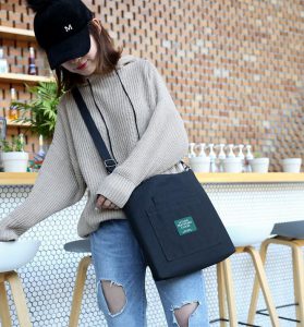 Với cách in chuyển nhiệt lên túi vải nhanh nhất đúng tiêu chuẩn kỹ thuật sẽ giúp bạn có những mẫu túi vải bền đẹp và chất lượng, đảm bảo chất lượng hình in một cách rõ nét nhất