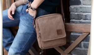 Túi vải bố quai chéo vừa tiện dụng vừa thể hiện được phong cách, cá tính, phù hợp với mọi lứa tuổi.