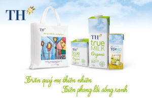TH true Milk dành tặng khách hàng những chiếc túi vải canvas khi đổi vỏ hộp sữa TH Organic tại hệ thống cửa hàng TH true Mart trên toàn quốc.