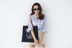 Túi vải bố với mẫu mã, đa dạng và phong phú về kiểu dáng, họa tiết trang trí, màu sắc, kích thước.Tùy vào từng nhu cầu sử dụng là gì mà chọn kiểu thiết kế cho phù hợp.