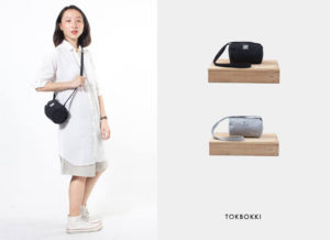 Bánh tokbokki từ Hàn Quốc được lấy cảm hứng để làm một chiếc túi vải bố với hình dáng tương tự
