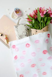 Sử dụng bao bì xanh (túi vải bố)- làm nên tương lai xanh, có ích cho môi trường và phục vụ nhu cầu của người dùng.