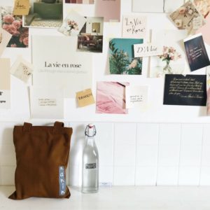 Túi tote vải bố với chất liệu bền chắc kết hợp với phong cách thiết kế hiện đại tạo nên những sản phẩm thời trang rất cá tính, tiện ích