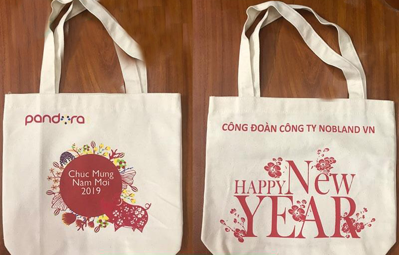 Túi vải bố đựng quà tặng làm tăng giá trị của món quà tặng, được khách hàng đón nhận rất tích cực