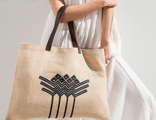 Túi đay được nhiều người tin dùng về chất lượng, giá cả, tính thẩm mỹ và thân thiện với môi trường