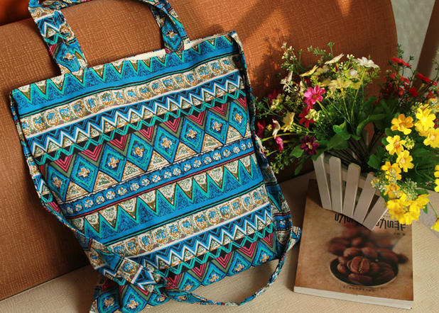 Thao tác sử dụng dễ dàng, cất giữ đơn giản, kiểu dáng hiện đại, tiện dụng giúp bạn đựng được nhiều vật dụng mỗi khi ra ngoài.