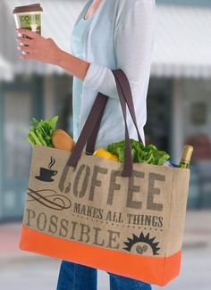Túi vải bố màu cafe với sự bền chắc của chất liệu, thẩm mỹ trong thiết kế và tiện dụng