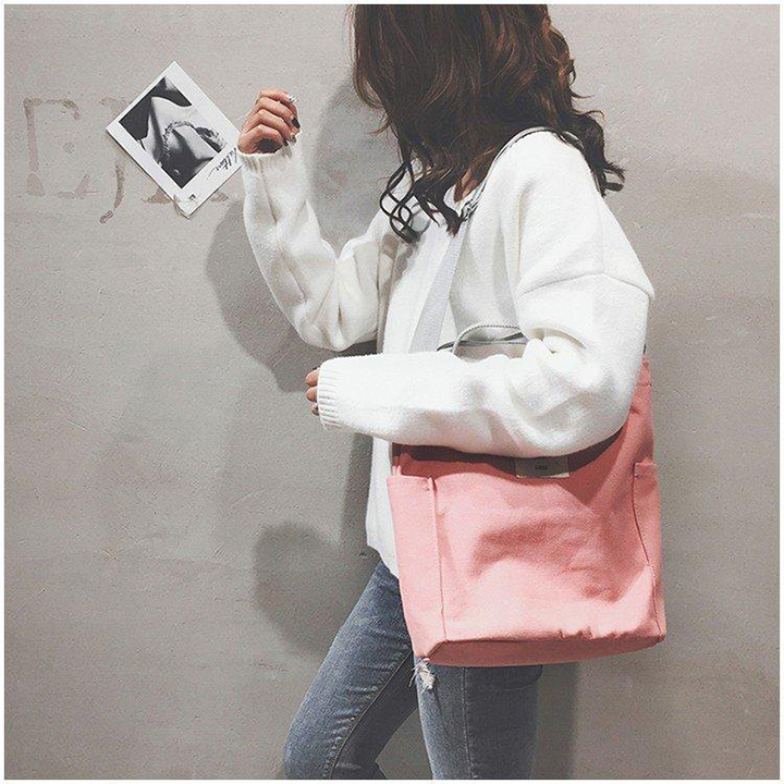 Tote bag phù hợp với mọi vóc dáng, sở thích và độ tuổi, là một món quà tiện ích, ý nghĩa, thời trang