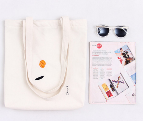 Ngoài việc sử dụng như túi đựng đồ, túi xách vải canvas thêu còn là một món đồ thời trang giúp thể hiện gu thẩm mỹ của khách hàng