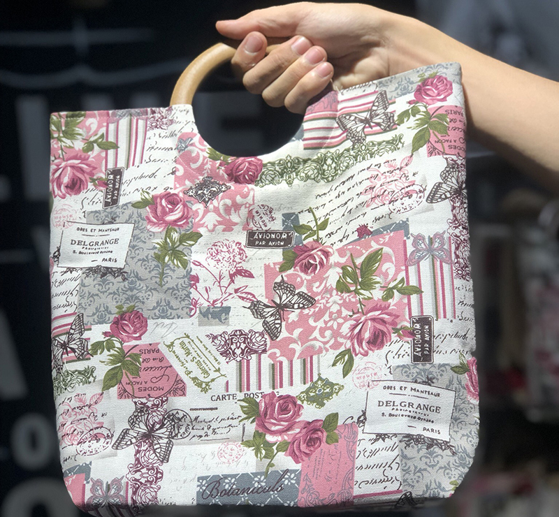 Canvas bags quai gỗ là sự kết hợp giữa phong cách Vintage cổ điển, pha trộn nét hiện đại, mộc mạc mà vẫn thời trang