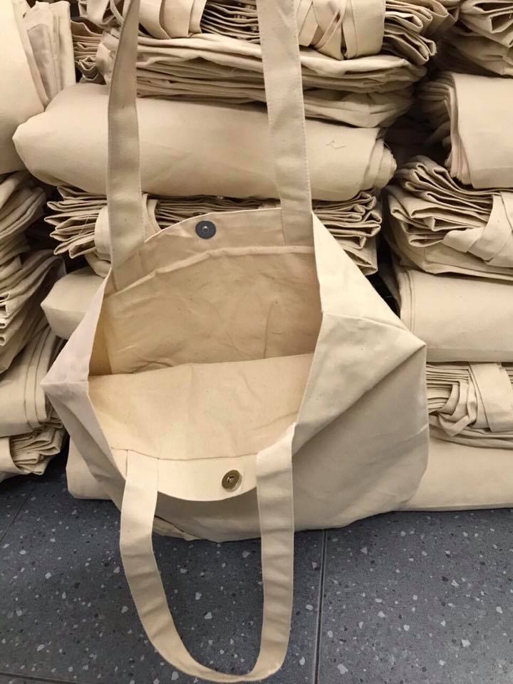 Khóa canvas bags để đảm bảo an toàn cho các vật dụng, đồ dùng đựng trong túi và là phụ kiện trang trí cho chiếc túi