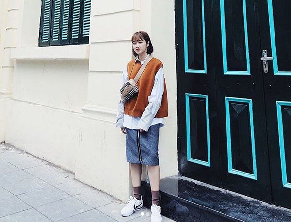 Với những cô nàng có chiều cao khiêm tốn, không nên đeo túi canvas đeo chéo quá dài