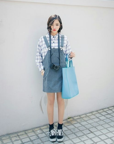 Chất liệu và phụ kiện trên tổng thể trang phục sẽ giúp bạn nổi bật, thời trang với túi canvas màu pastel