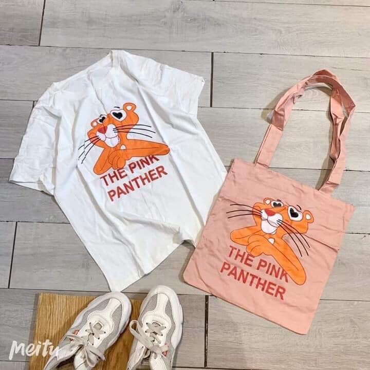 Set áo thun và túi vải canvas hình in giống nhau làm bạn nổi bật trong mọi hoàn cảnh khác nhau