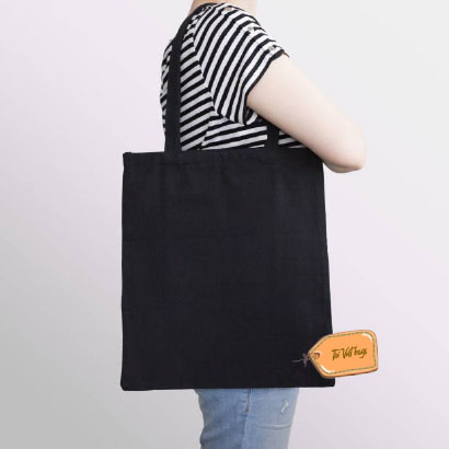 Các mẫu túi canvas xách tay với thiết kế đơn giản sẽ là phụ kiện thời trang đáng có của mọi người
