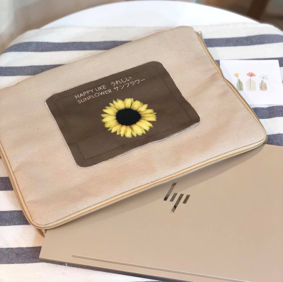 Túi đựng laptop canvas đẹp với đầy đủ công năng nhằm đảm bảo an toàn tuyệt đối cho máy tính trong quá trình di chuyển