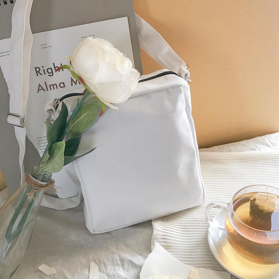 Với mẫu túi này vừa tiện dụng mang cho bạn sự thoải mái vừa mang lại cho bạn phong cách thời trang của riêng bạn.