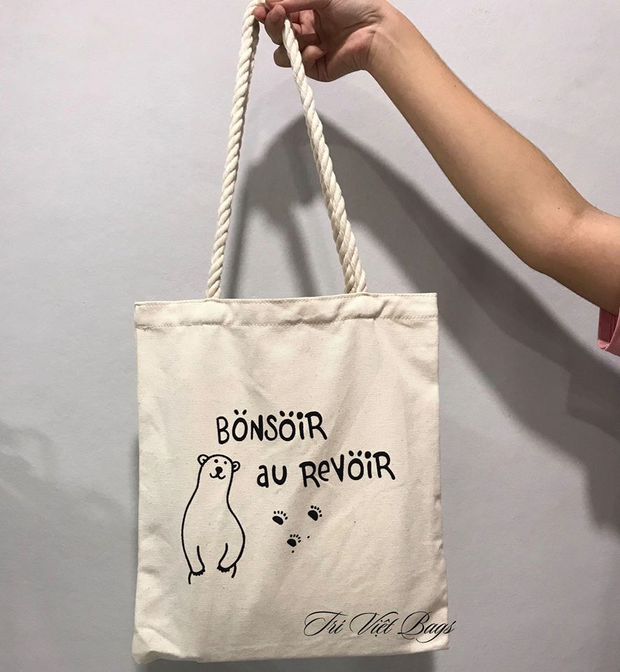 Túi vải canvas quai dây thừng được nhiều bạn trẻ lựa chọn bởi tính chất trẻ trung, thời trang và không quá cầu kỳ như một số sản phẩm túi khác