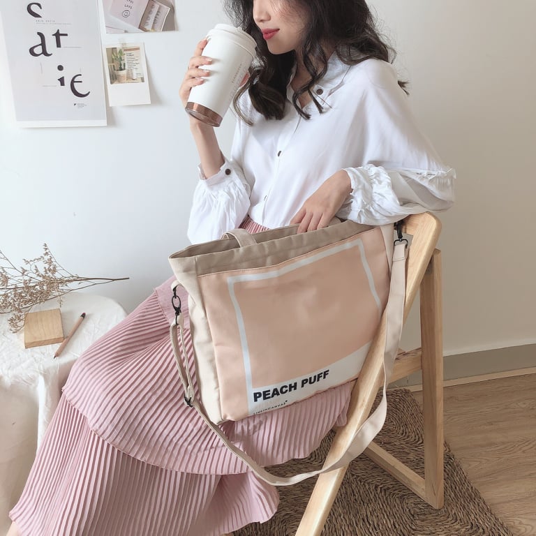 Túi xách vải bố dáng ngang với kiểu dáng, thiết kế thời trang, cá tính, giúp bạn thể hiện phong cách riêng