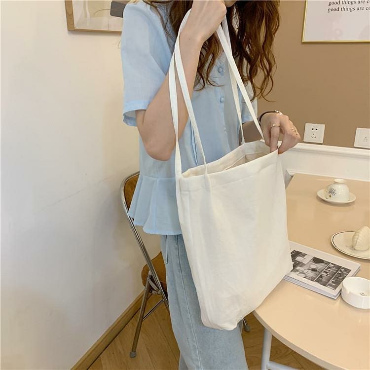 Một túi xách vải bố trơn đẹp, chất lượng là sản phẩm hoàn hảo cho cuộc sống hàng ngày