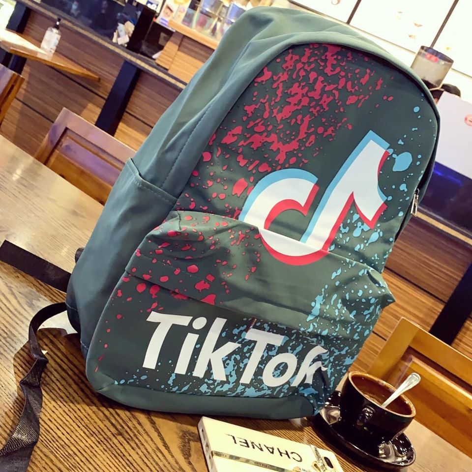 Thao tác sử dụng dễ dàng, cất giữ đơn giản, kiểu dáng hiện đại, tiện dụng balo canvas giúp bạn đựng được nhiều vật dụng mỗi khi ra ngoài.