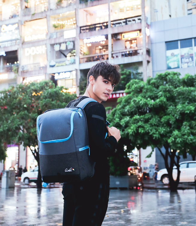 Phơi balo đảm bảo khô hoàn toàn và nên phơi dưới ánh nắng để balo có mùi thơm dễ chịu