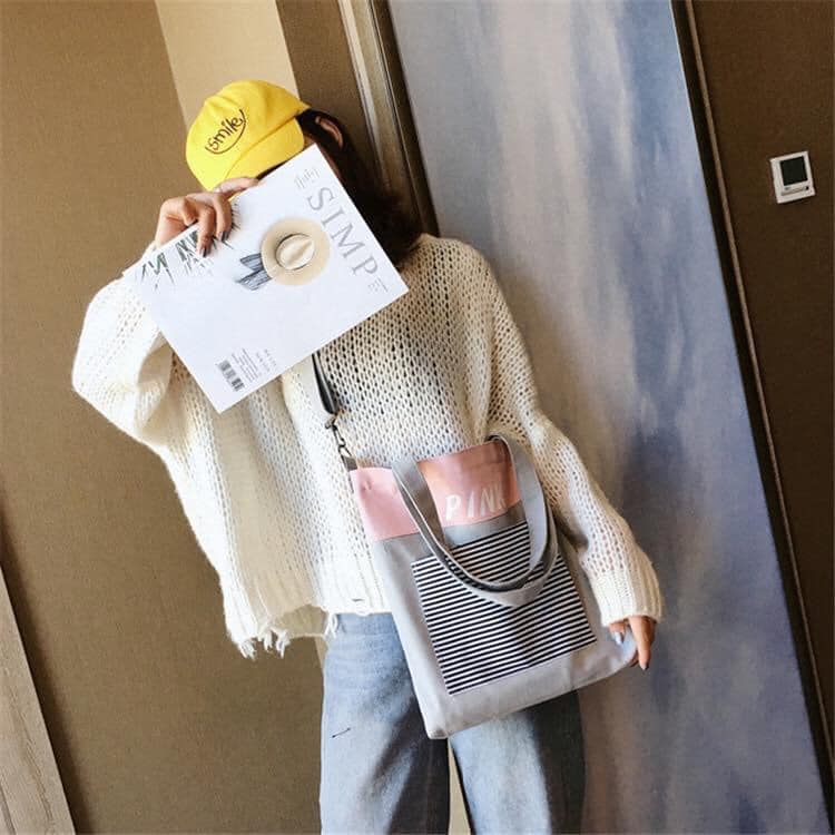 Với sự tối ưu trong thiết kế và an toàn với chất liệu, túi xách canvas kẻ sọc là phụ kiện thời trang cần có của các cô nàng