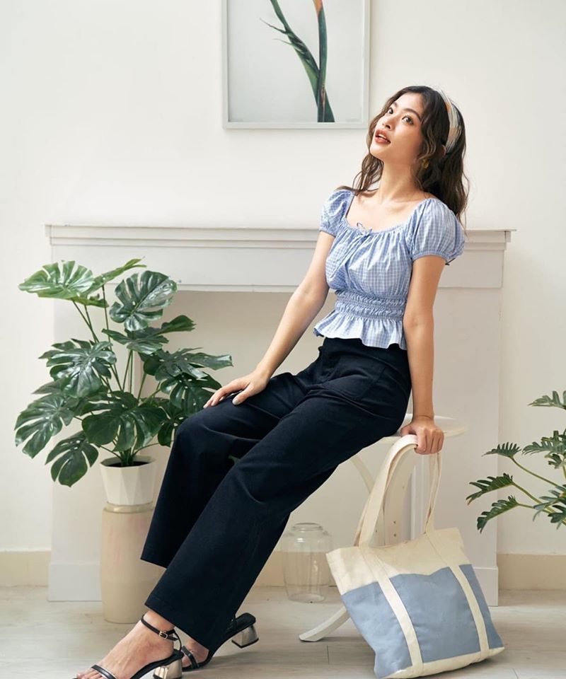 Một chiếc túi tote canvas cho phong cách vintage thì khỏi phải bàn cãi về độ cuốn hút rồi.