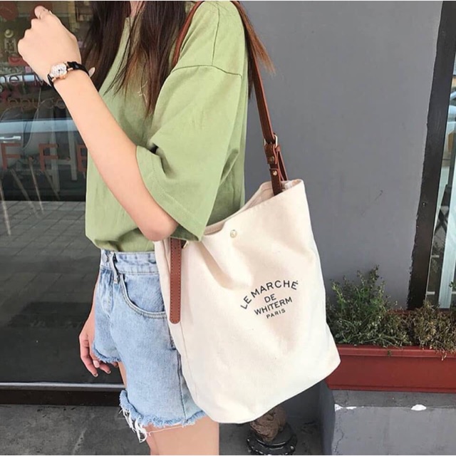 Vẻ đẹp từ những túi xách vải canvas quai da tại Trí Việt cùng với giá cá hợp lý