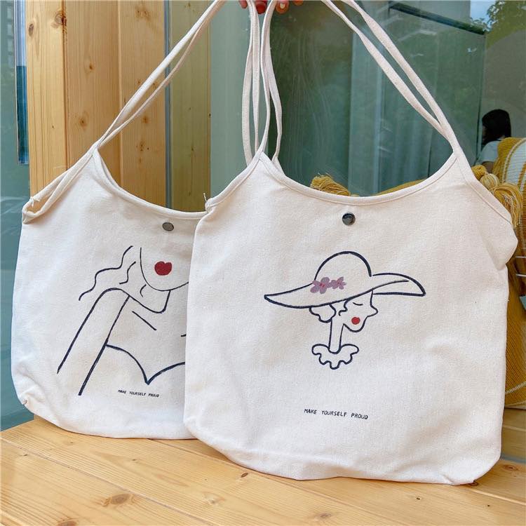 Túi vải canvas màu trắng được làm từ những chất liệu canvas tự nhiên, thiết kế tinh tế nên tính thẩm mĩ rất cao, và tiện lợi
