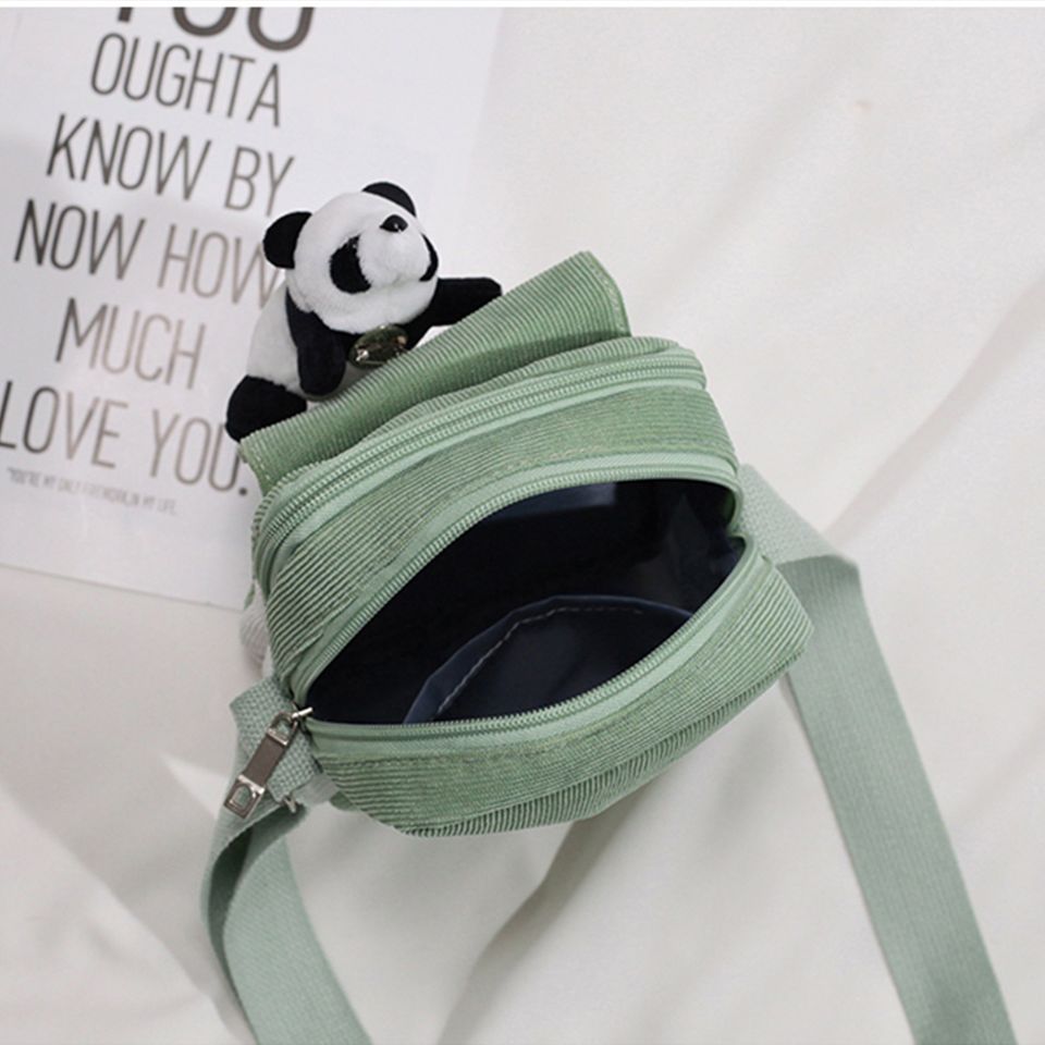 Túi vải canvas đeo chéo mini gấu trúc là dòng sản phẩm vượt trội về chất lượng lẫn kiểu dáng, mẫu mã.