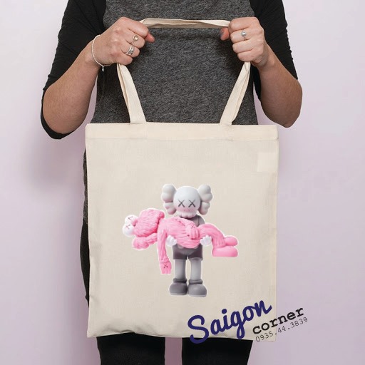 Với những tiện ích mang lại, sử dụng túi canvas Kaws còn góp phần bảo vệ môi trường