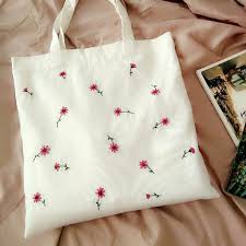 Túi canvas trơn để thêu ngày nay không chỉ đơn thuần sử dụng đựng vật dụng cá nhân hàng ngày nữa mà nó còn là một phụ kiện thời trang độc đáo