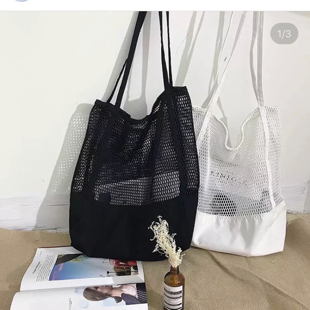 Túi tote lưới trendy với thiết kế nhỏ gọn, thời trang mà cũng rất thiết thực