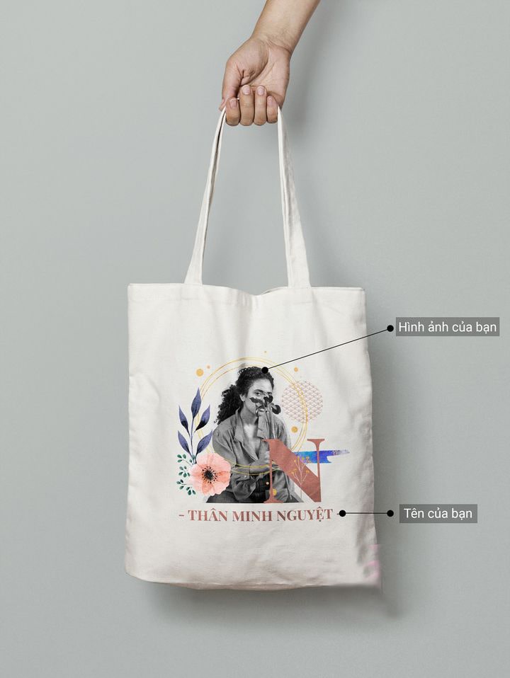 Một chiếc túi canvas được cá nhân hoá in hình ảnh, tên lên túi