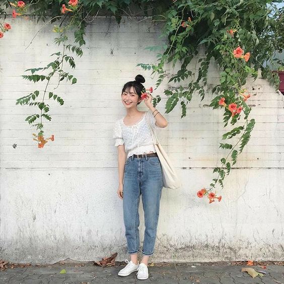 Đi hẹn hò không biết đeo gì cho vừa đẹp lại không quá cầu kì thì chiếc túi vải canvas này chính là lựa chọn hoàn hảo đấy