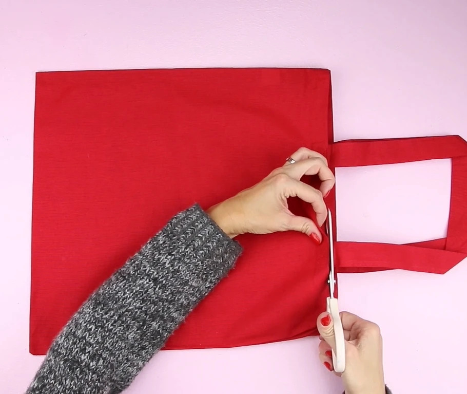 Chuẩn bị 1 số vật dụng, đồ dùng để tái chế túi vải canvas thành gối noel siêu cute