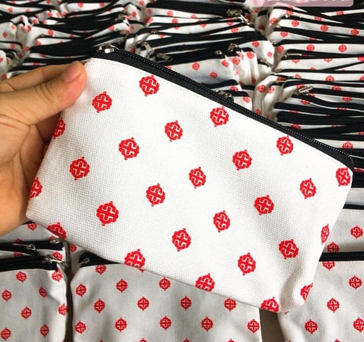 Túi ví canvas làm quà tặng cho các thành viên trong club là một món quà không thể tuyệt vời hơn